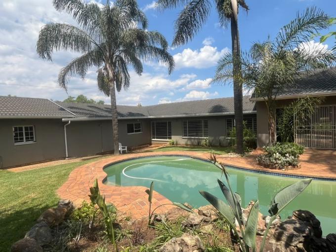 7 Bedroom House for Sale For Sale in Glenvista - MR726174