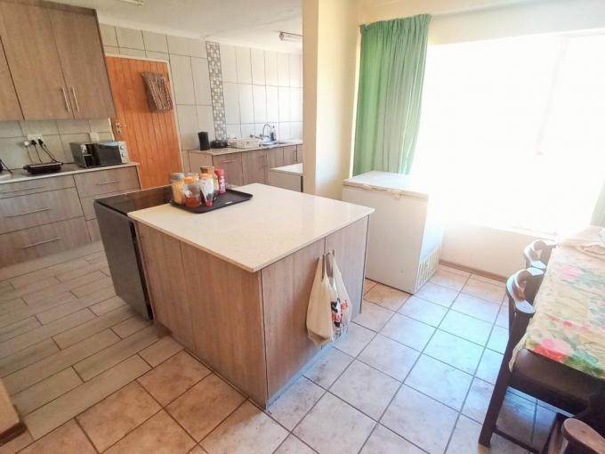 3 Bedroom House for Sale For Sale in Rooihuiskraal - MR726176