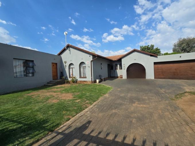 3 Bedroom House for Sale For Sale in Mayfield Park - MR726212
