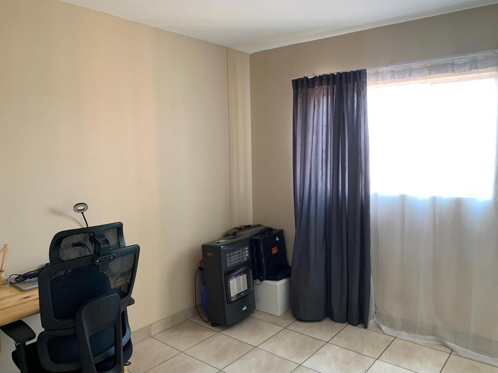  of property in Annlin West