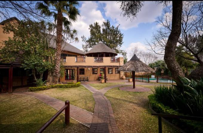 2 Bedroom Apartment for Sale For Sale in Douglasdale - MR726237