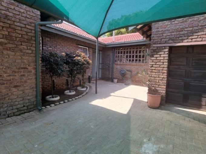3 Bedroom House for Sale For Sale in Verwoerdpark - MR726254
