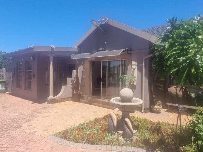 3 Bedroom House for Sale For Sale in Verwoerdpark - MR726256