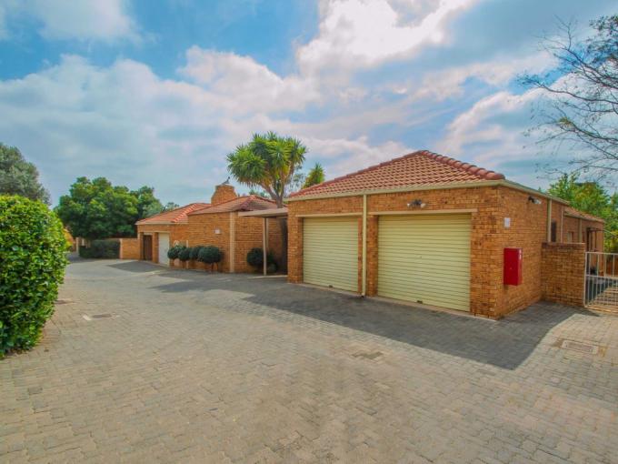 3 Bedroom Simplex for Sale For Sale in Amorosa - MR726273