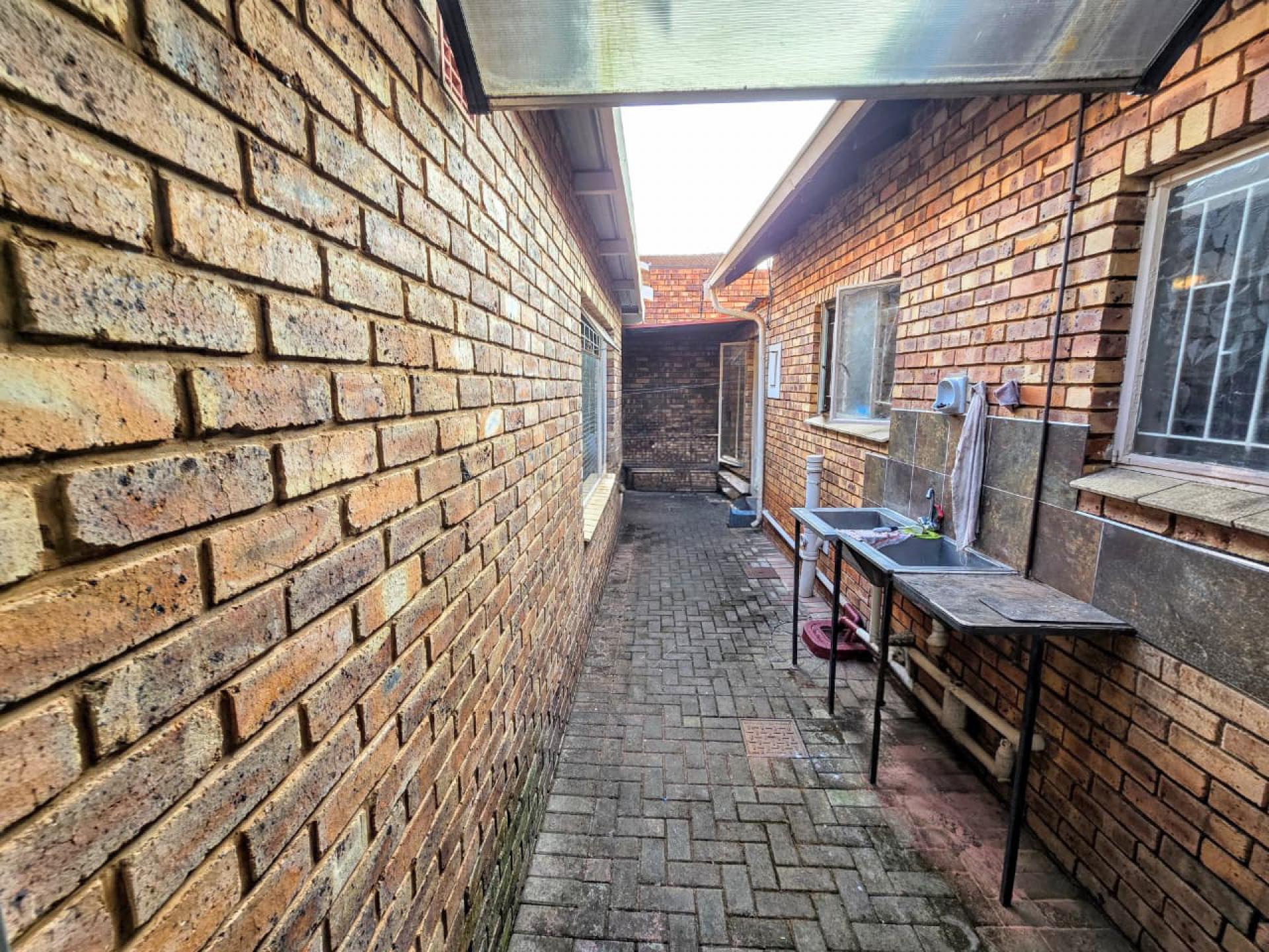  of property in Sinoville
