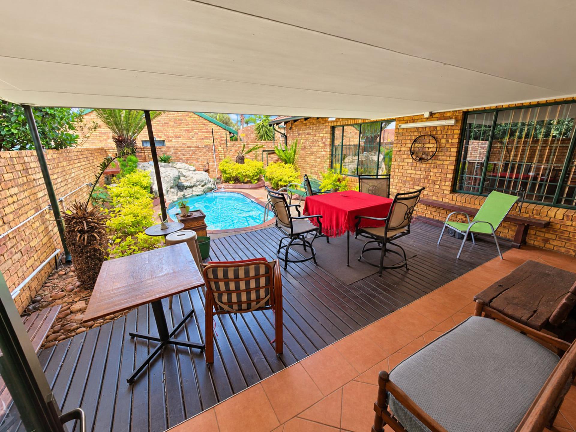  of property in Magalieskruin