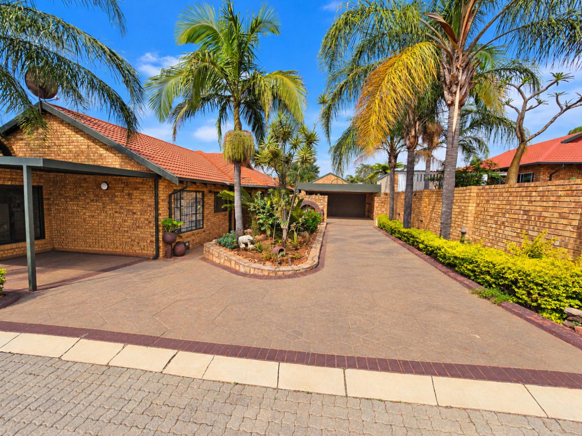  of property in Magalieskruin