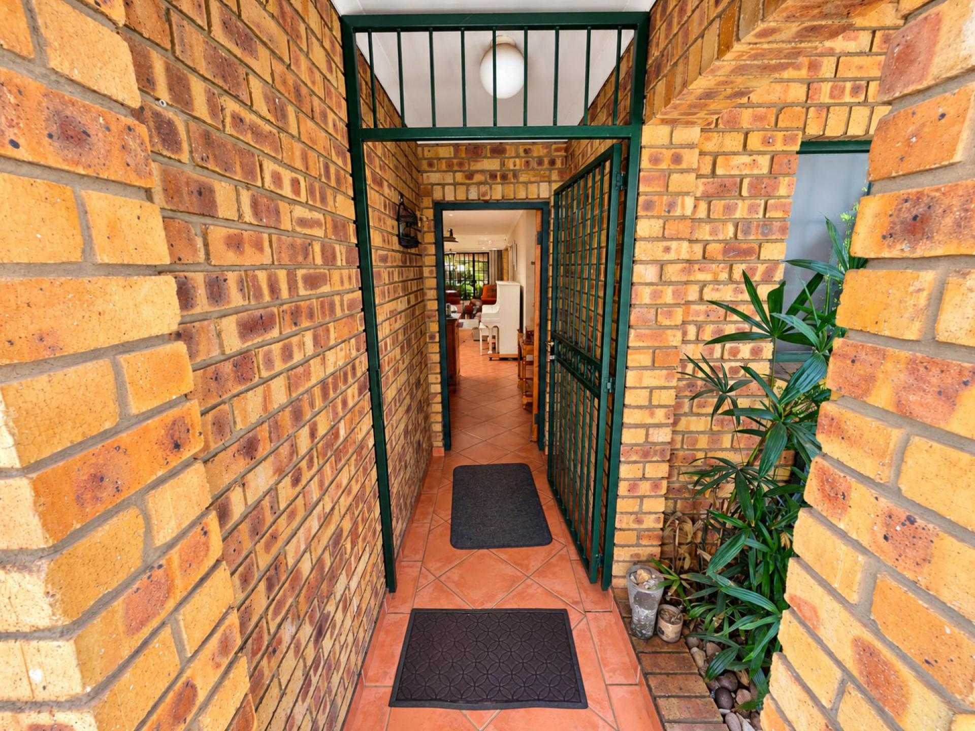  of property in Magalieskruin