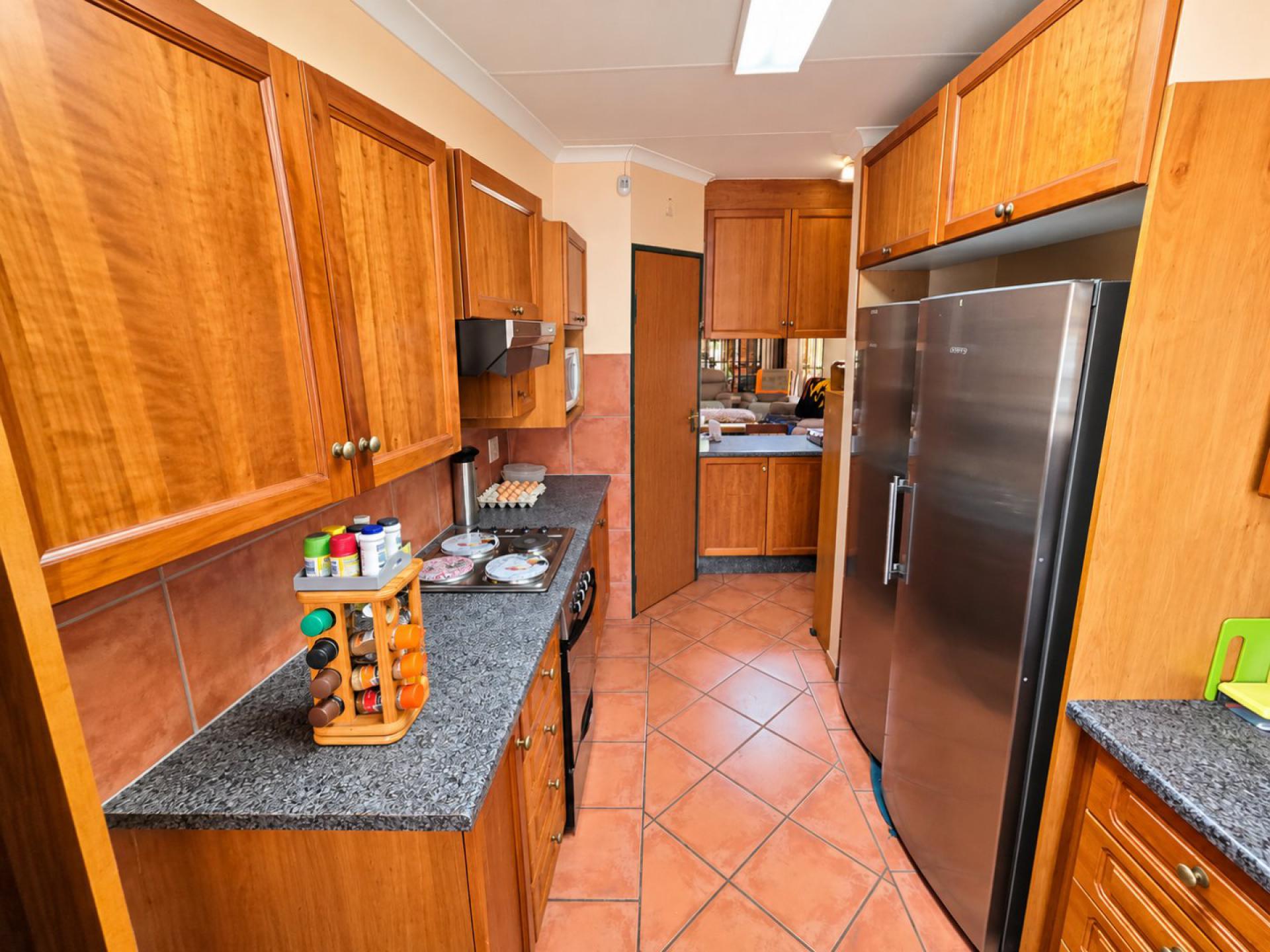  of property in Magalieskruin