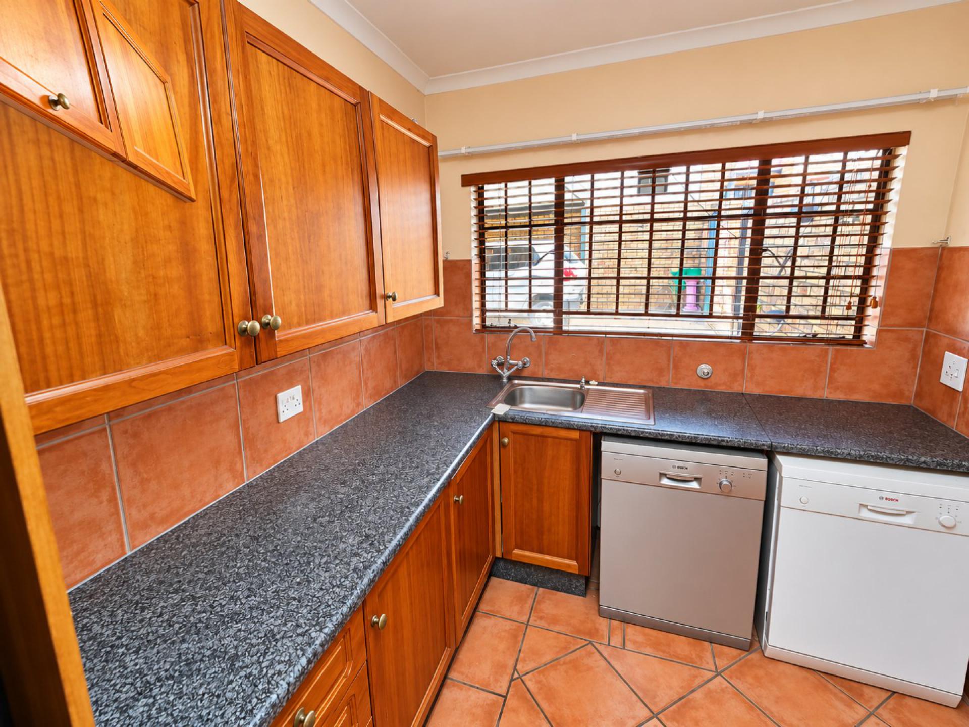  of property in Magalieskruin
