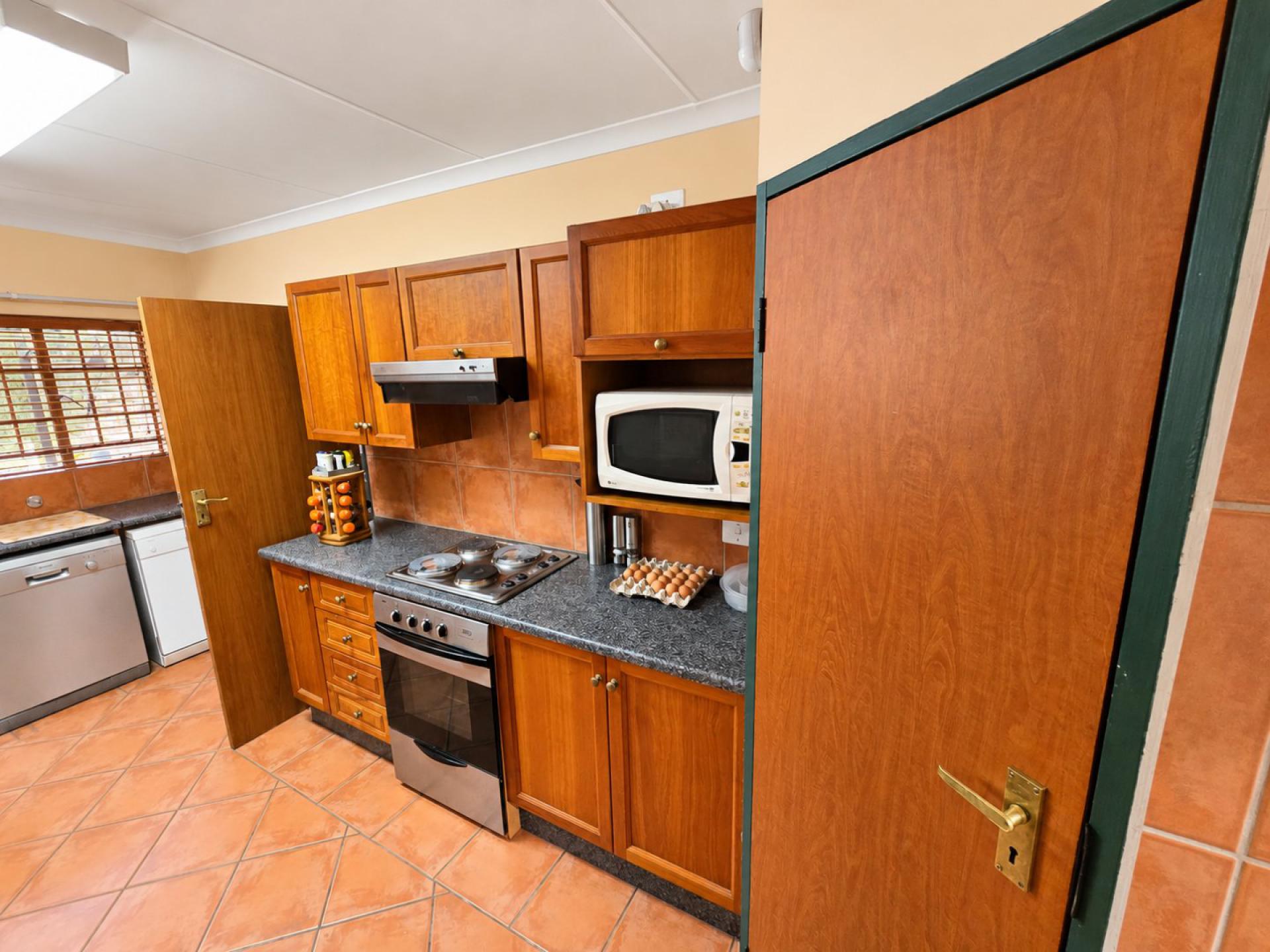  of property in Magalieskruin