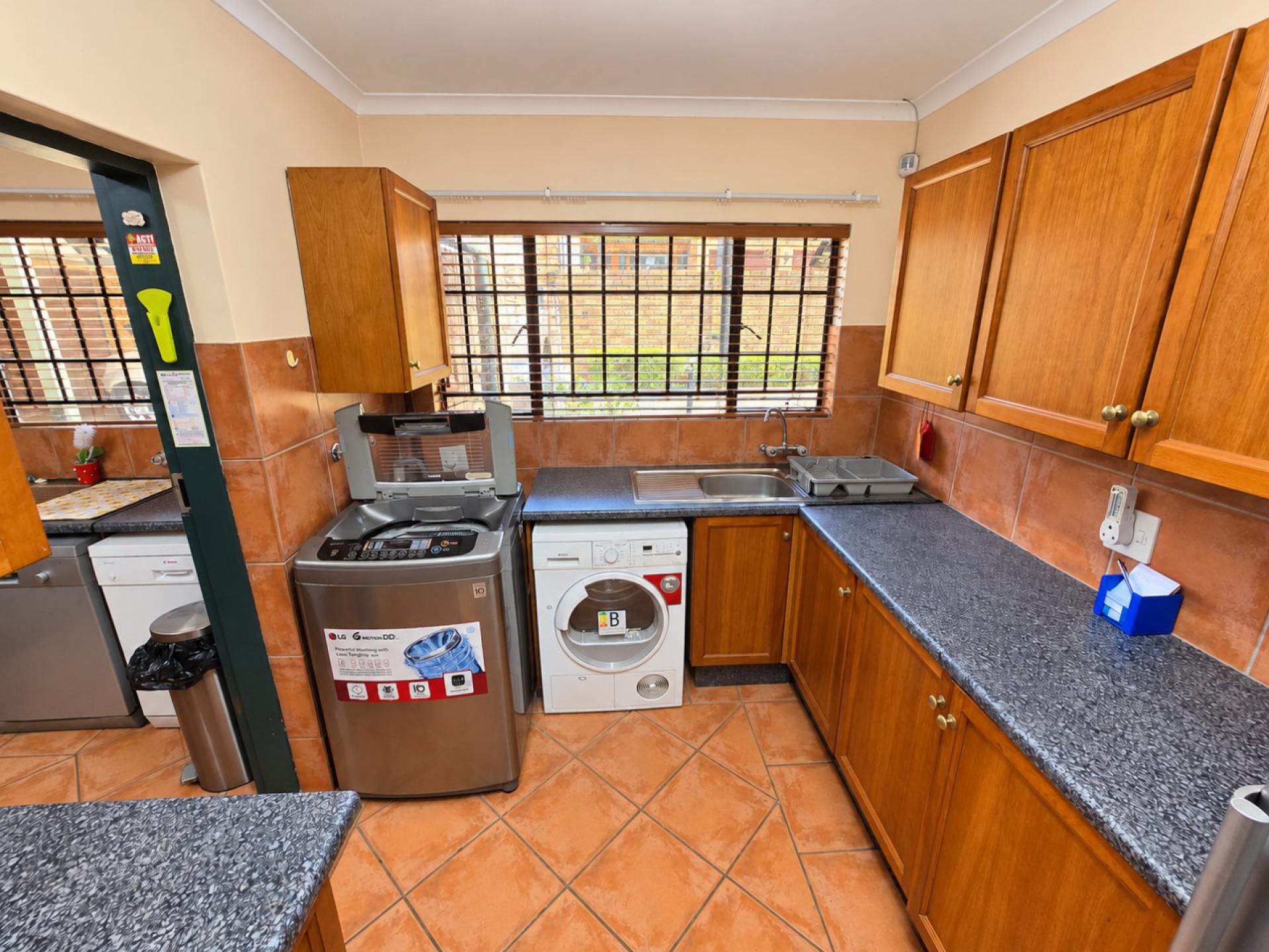  of property in Magalieskruin