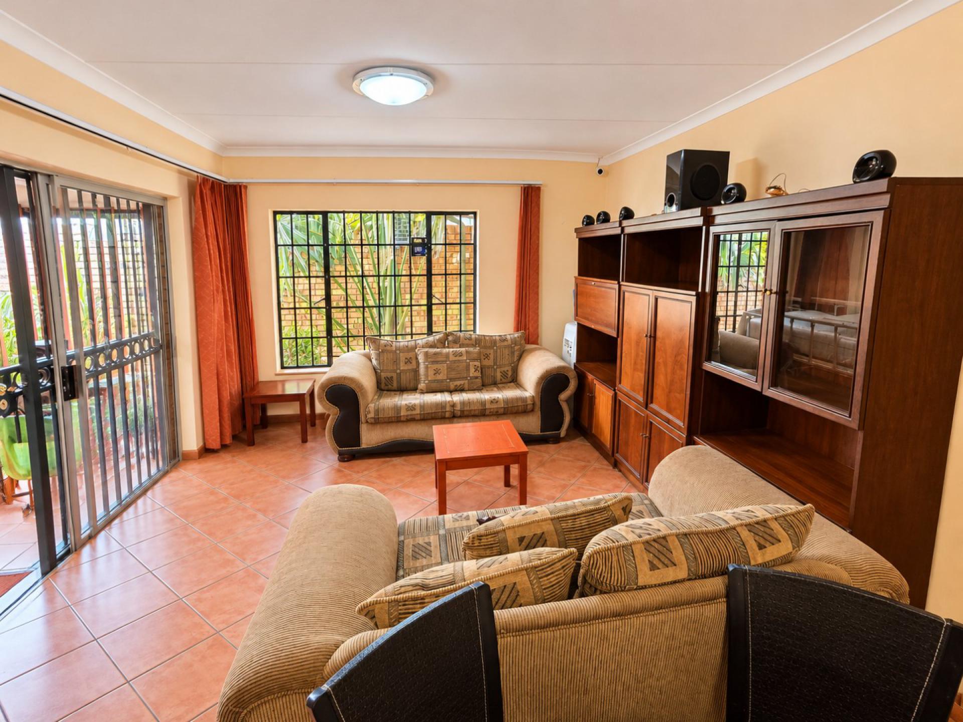  of property in Magalieskruin