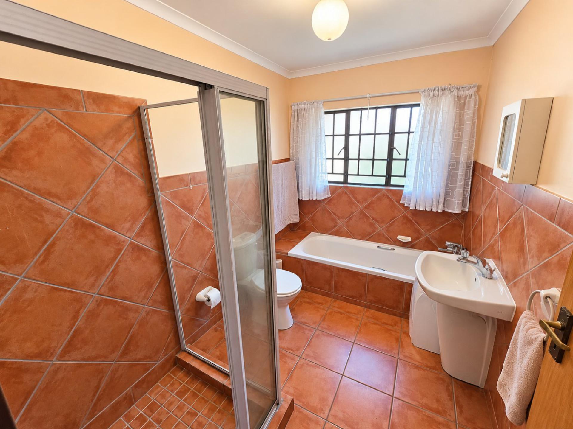  of property in Magalieskruin