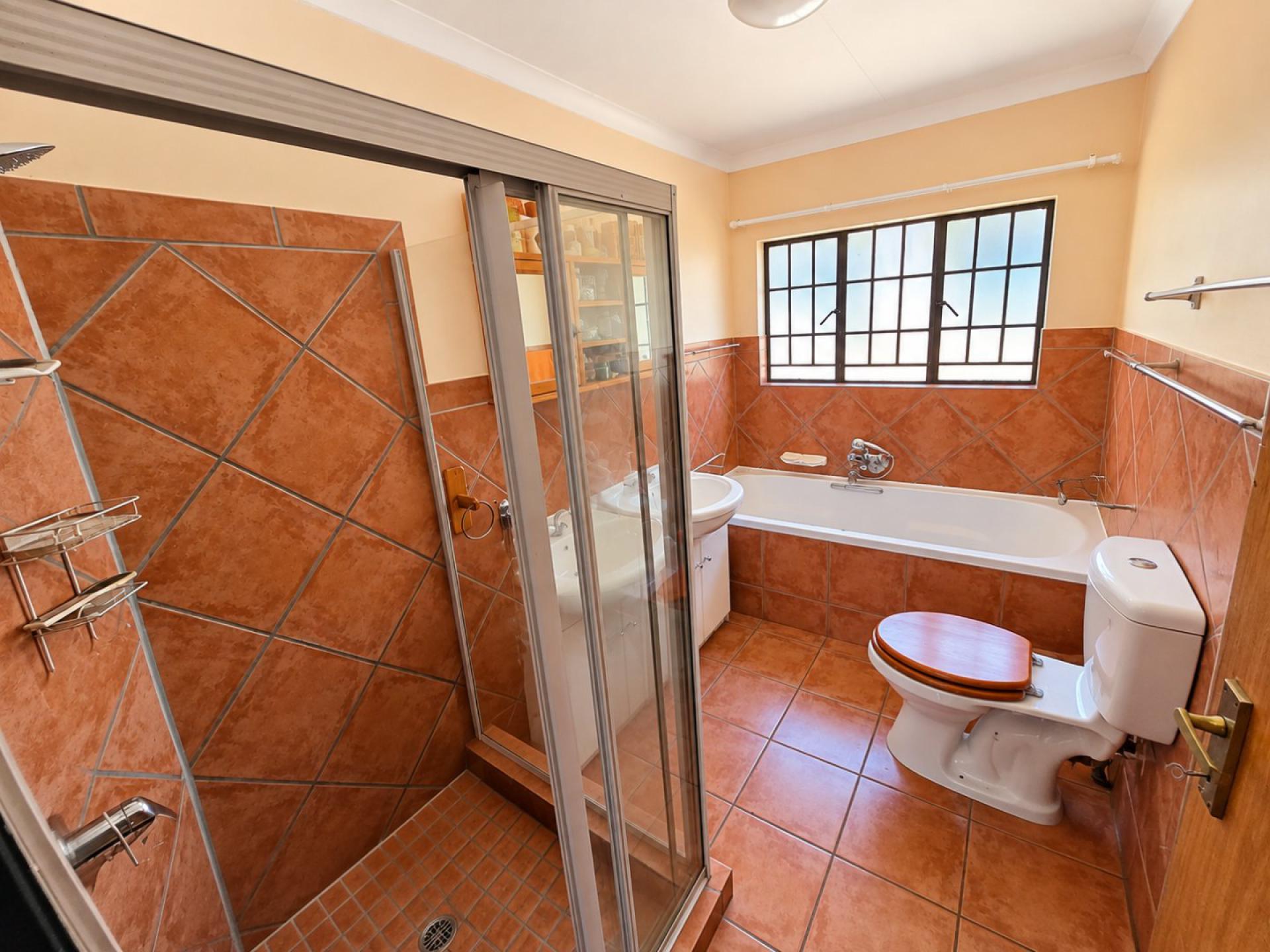  of property in Magalieskruin