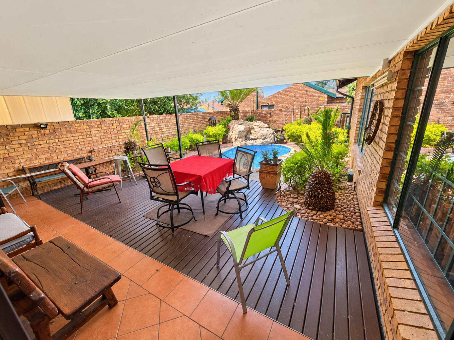  of property in Magalieskruin