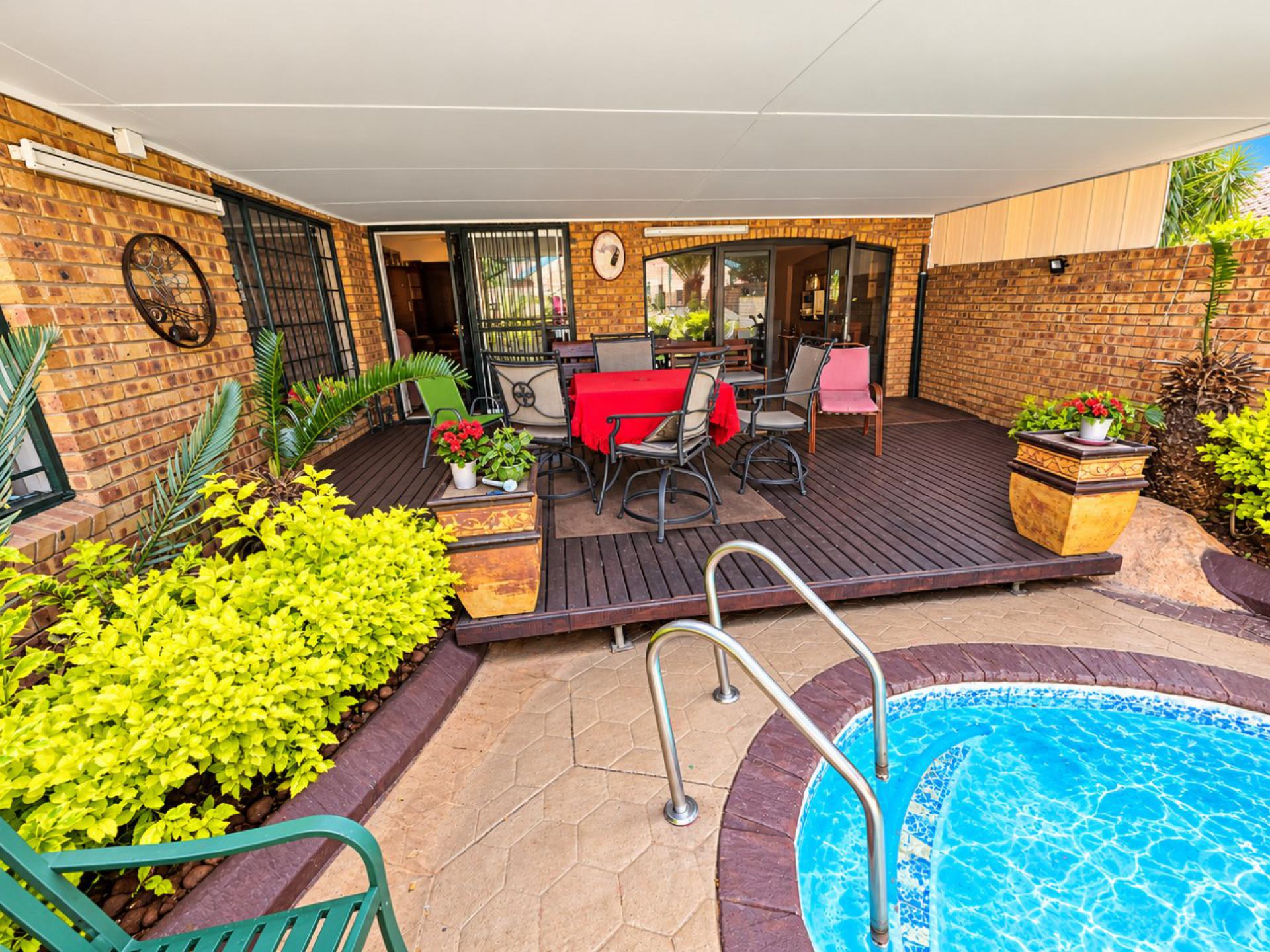  of property in Magalieskruin