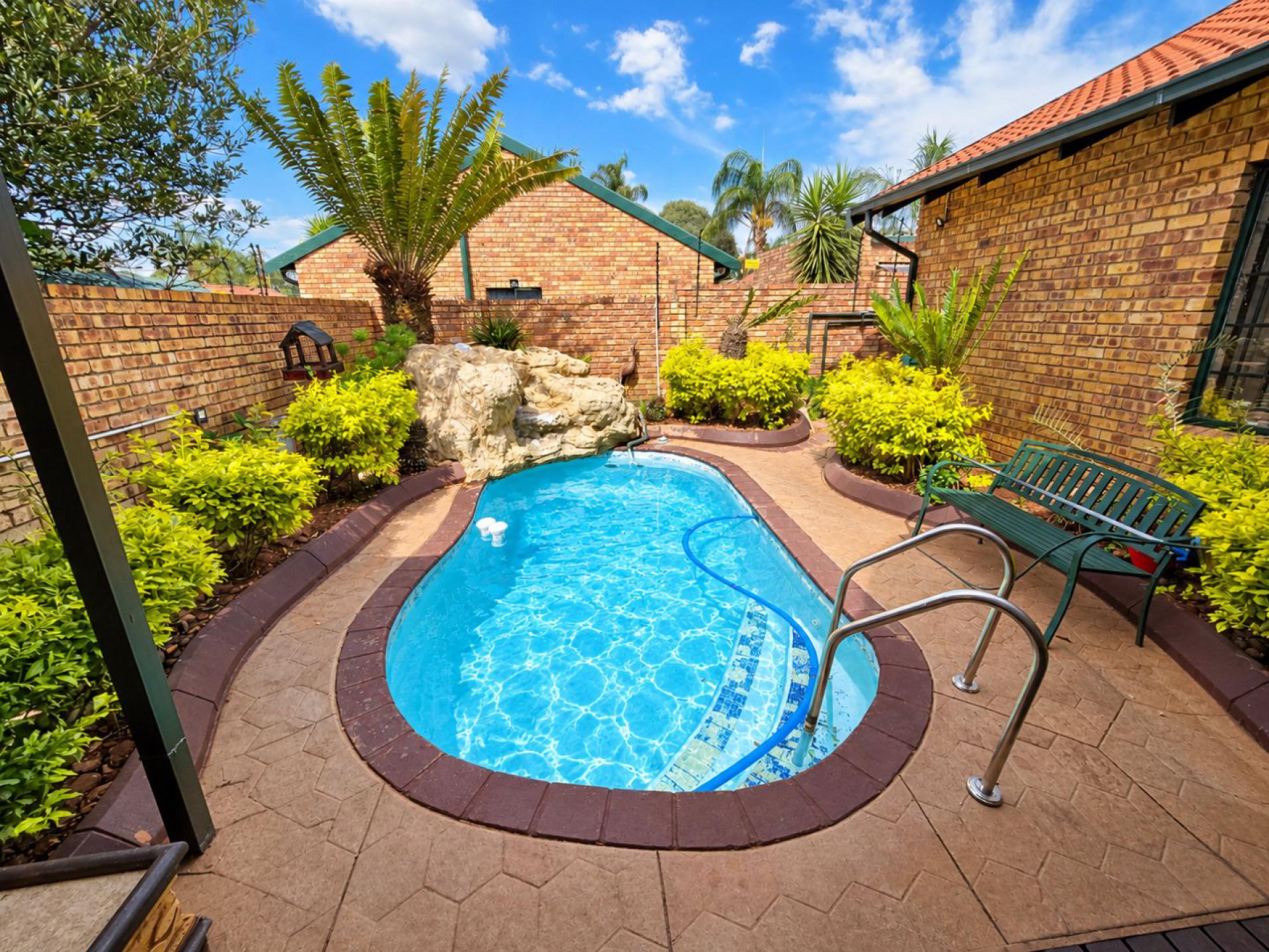  of property in Magalieskruin