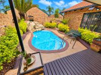  of property in Magalieskruin