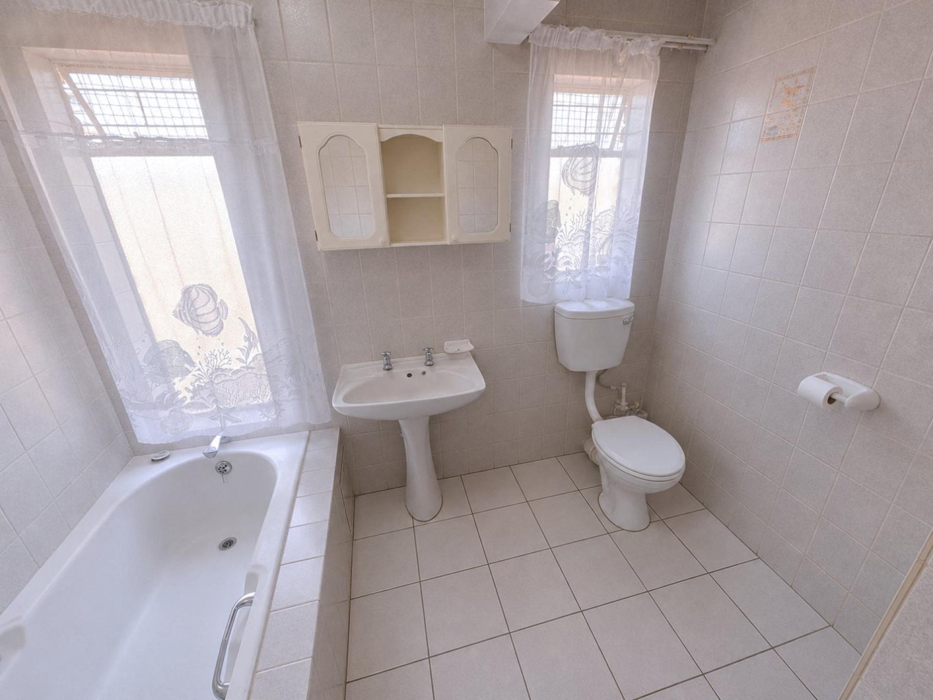  of property in Magalieskruin