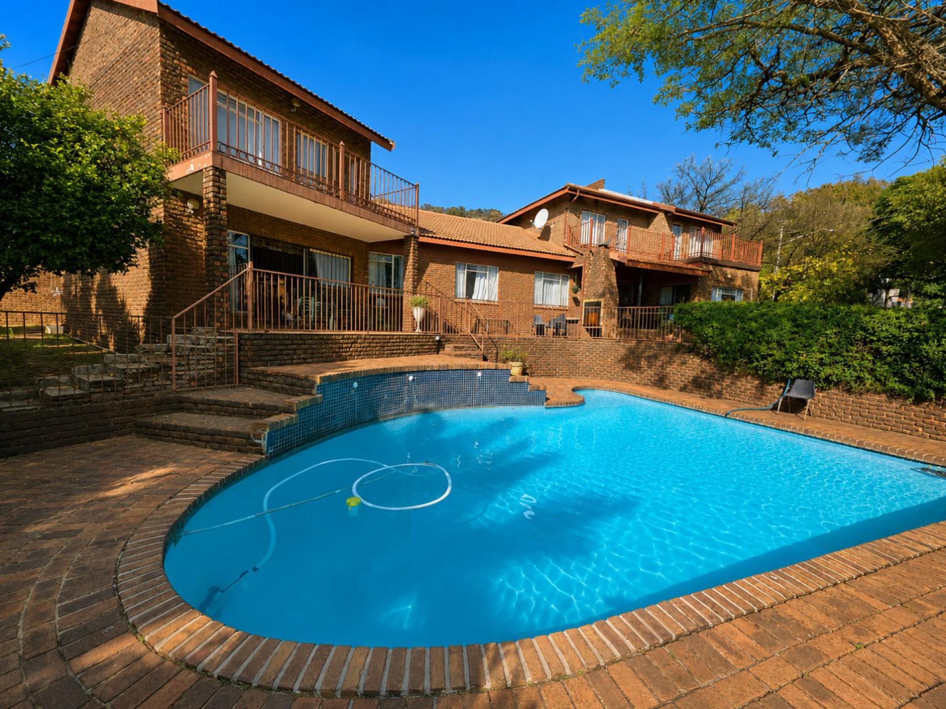  of property in Magalieskruin