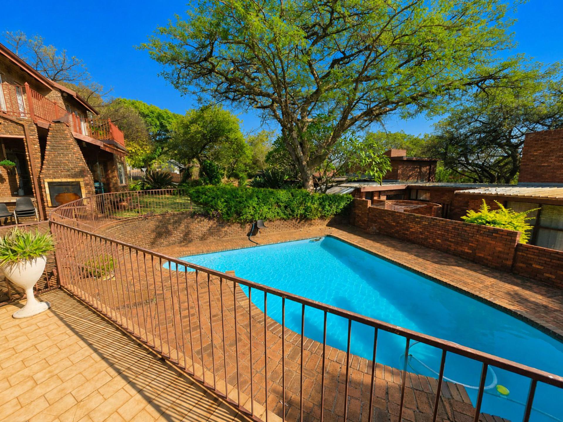  of property in Magalieskruin