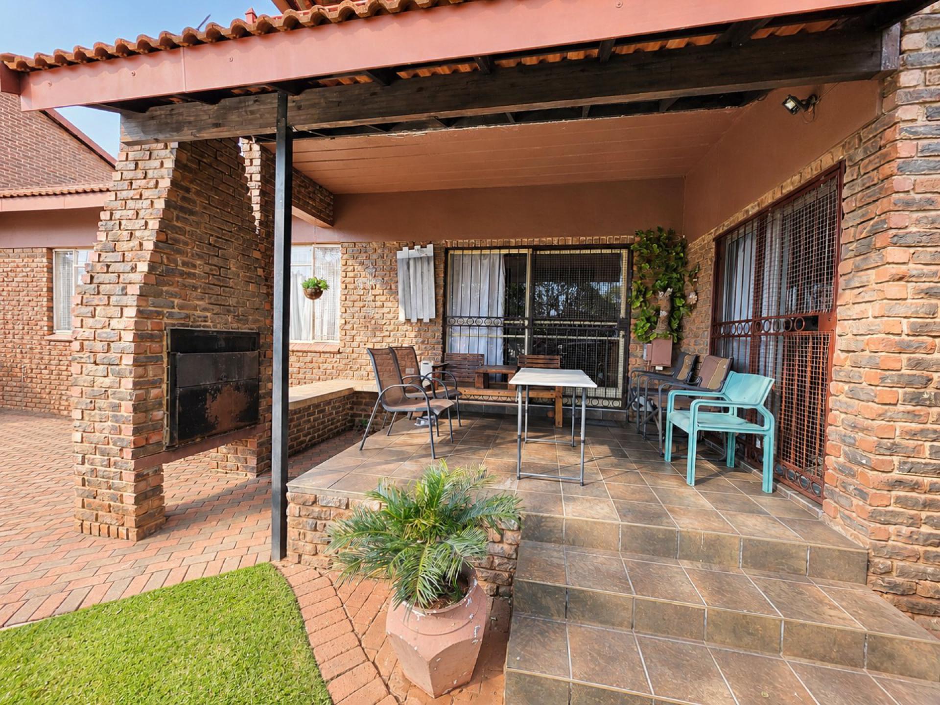  of property in Magalieskruin