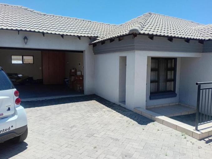 3 Bedroom House to Rent in Thatchfield - Property to rent - MR726439