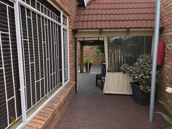 2 Bedroom Simplex for Sale For Sale in Safarituine - MR726614