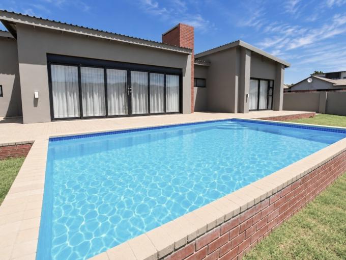 House for Sale For Sale in Somerton Estate - MR726624