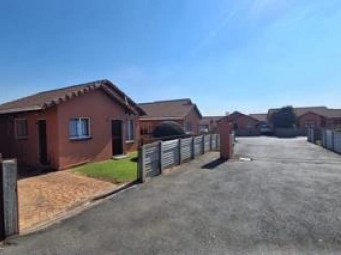 3 Bedroom Simplex for Sale For Sale in Ormonde - MR726627