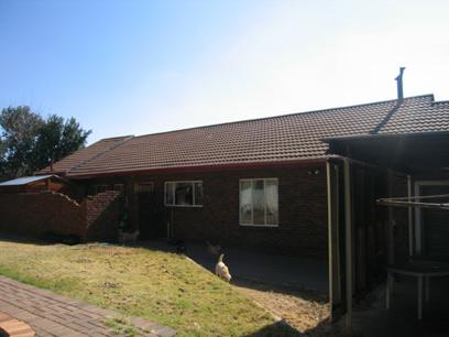 3 Bedroom House for Sale For Sale in Rooihuiskraal - Private Sale - MR74123