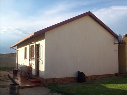 2 Bedroom House for Sale For Sale in Germiston - Private Sale - MR76441