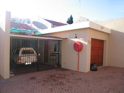 3 Bedroom Duplex for Sale For Sale in Erasmusrand - Home Sell - MR80137