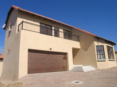 2 Bedroom House for Sale For Sale in Highveld - Private Sale - MR87131