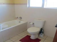 Main Bathroom - 6 square meters of property in Marburg