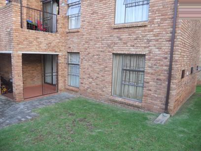 2 Bedroom Simplex for Sale For Sale in Wilgeheuwel  - Private Sale - MR92461