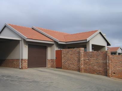 2 Bedroom Simplex for Sale For Sale in Rooihuiskraal - Home Sell - MR97145