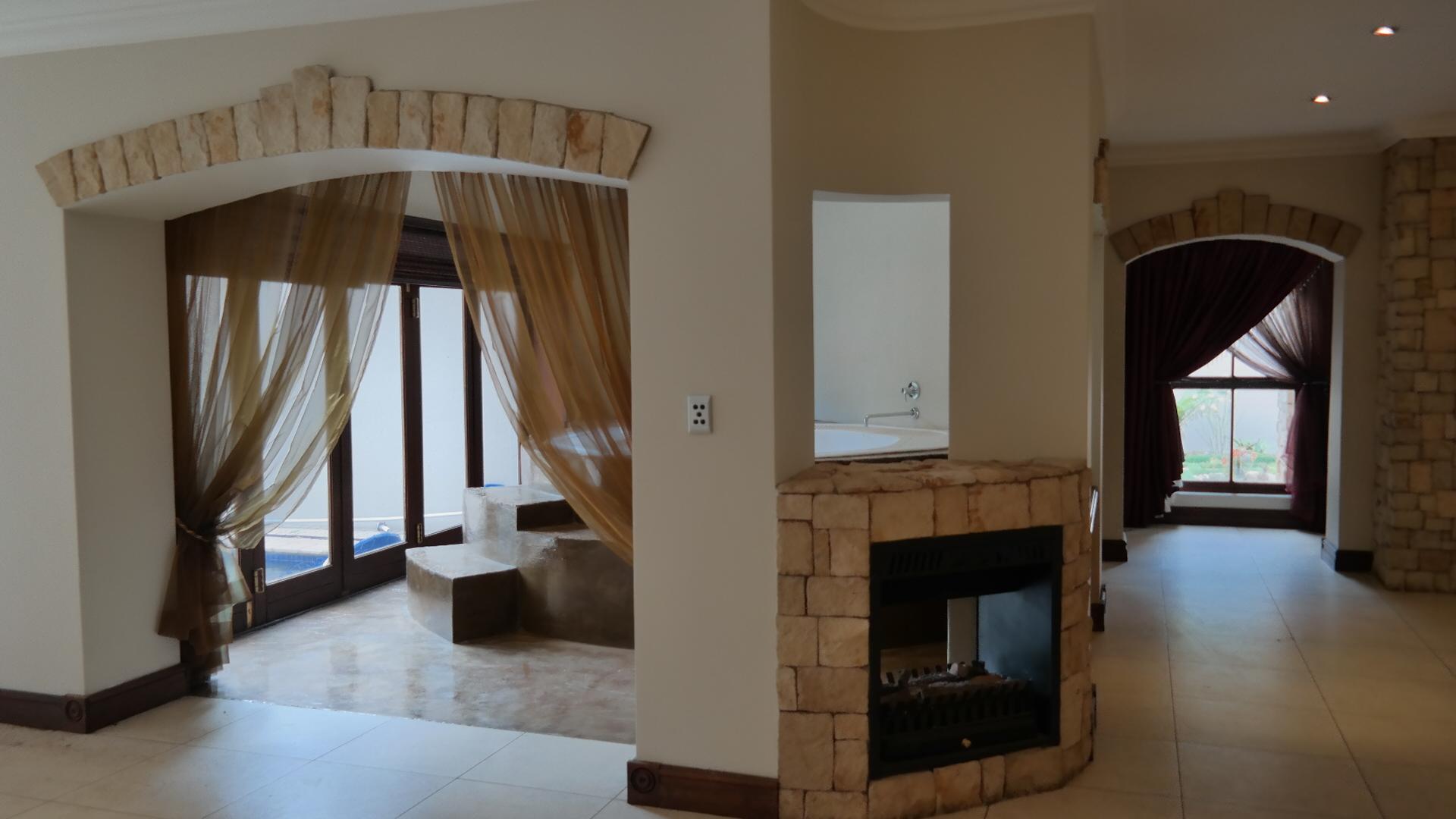 Lounges - 93 square meters of property in The Wilds Estate