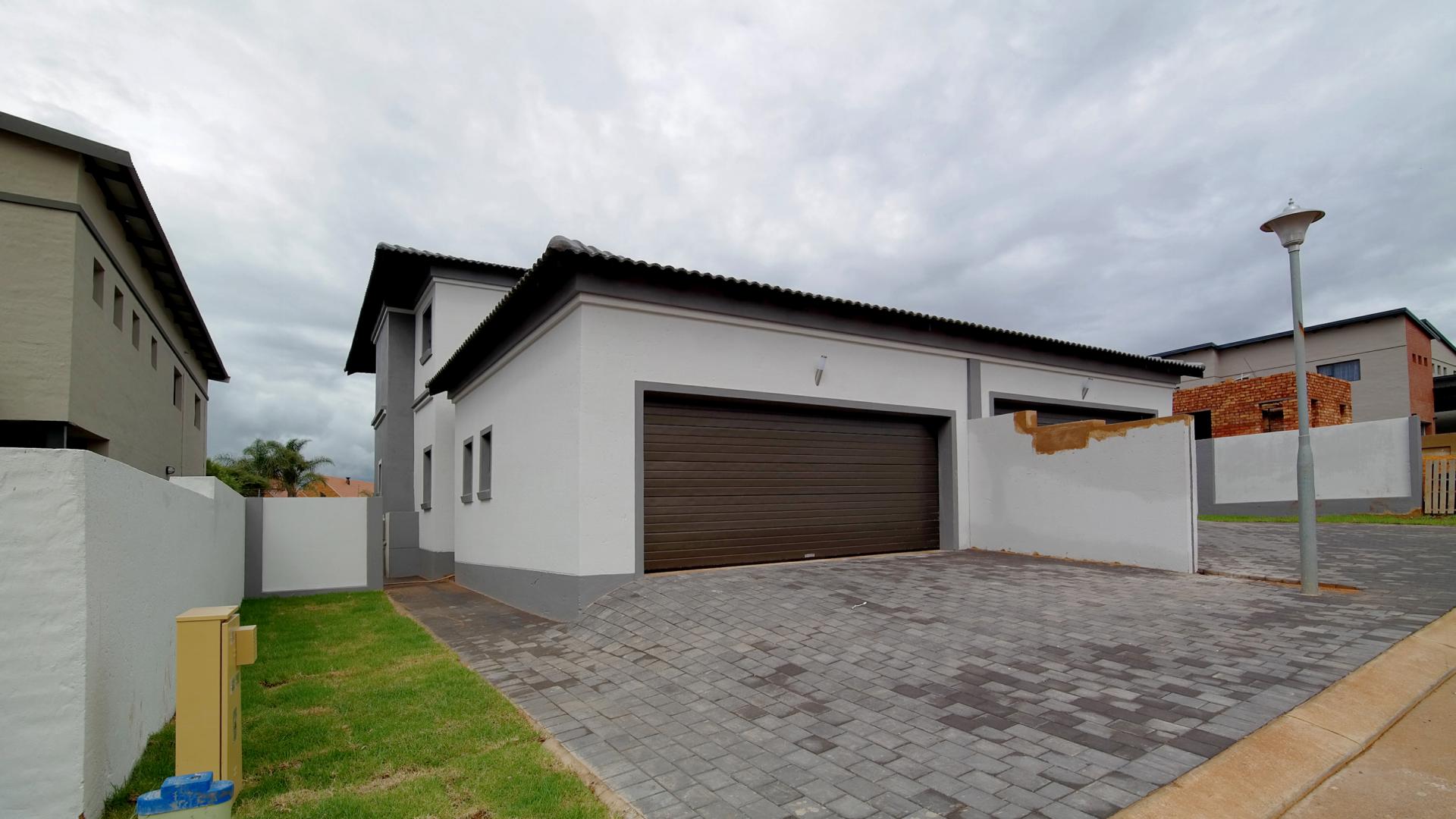 Front View of property in Heron Hill Estate